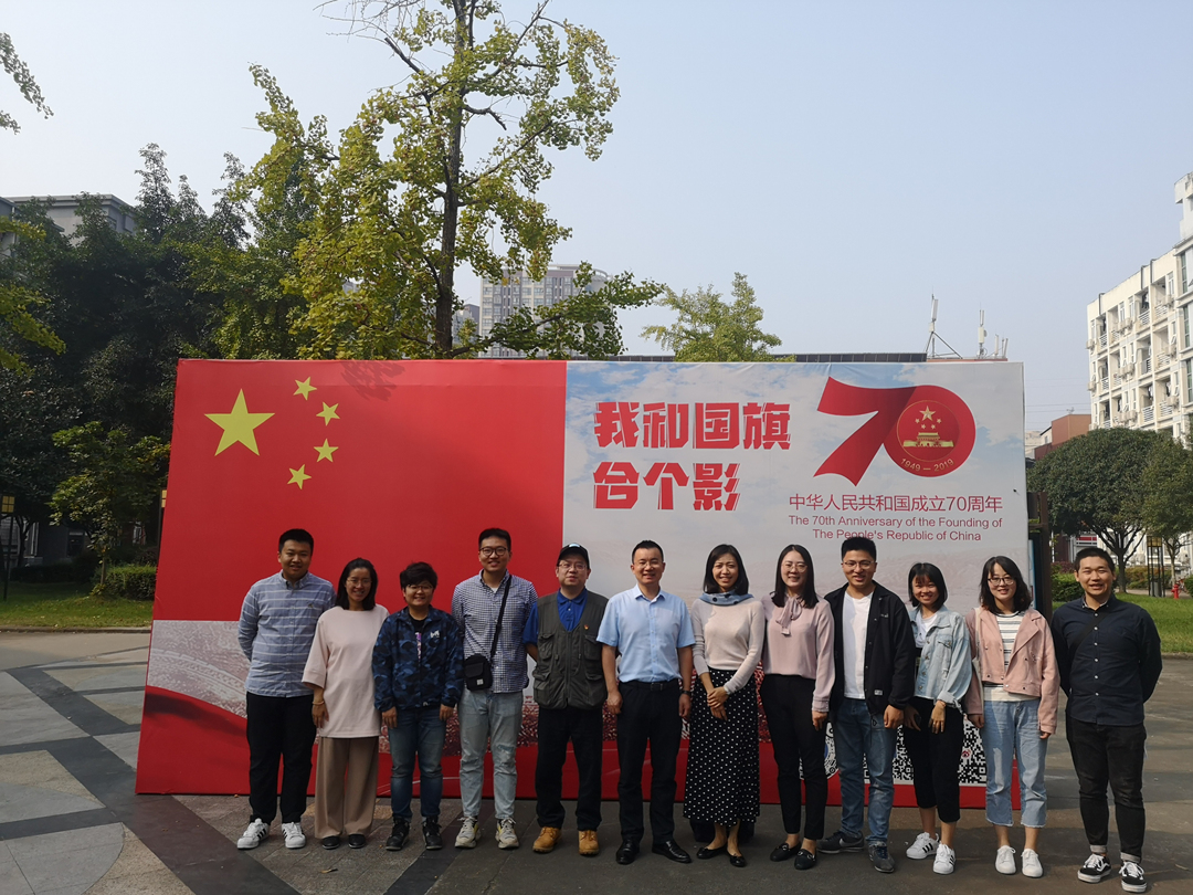 合影.jpg 合影.jpg