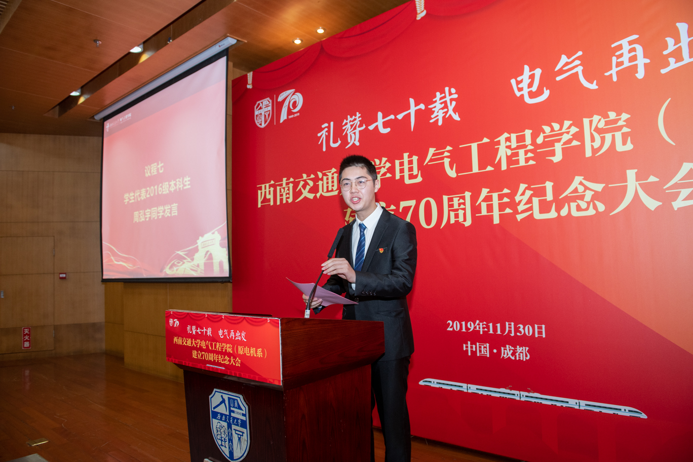 周泓宇.jpg 周泓宇.jpg